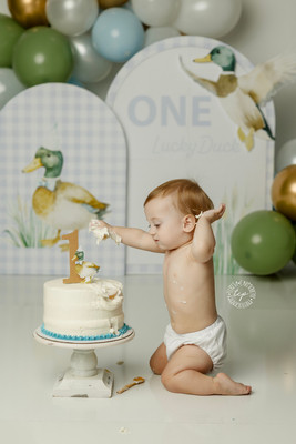 2-AH5A5188_cake-smash-photography-baton-rouge-baby-photographer-baton-rouge-newborn-photographer-new orleans-baby-photographer-cake-baby-new orleans-baton-rouge-one-year-old-first-birthday-photos (5)