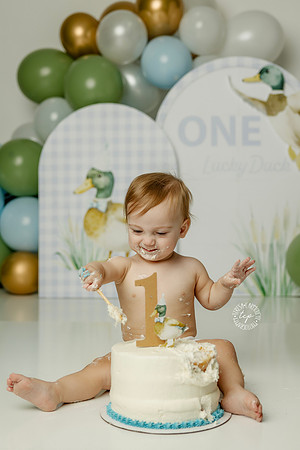 4-AH5A5188_cake-smash-photography-baton-rouge-baby-photographer-baton-rouge-newborn-photographer-new orleans-baby-photographer-cake-baby-new orleans-baton-rouge-one-year-old-first-birthday-photos (3)