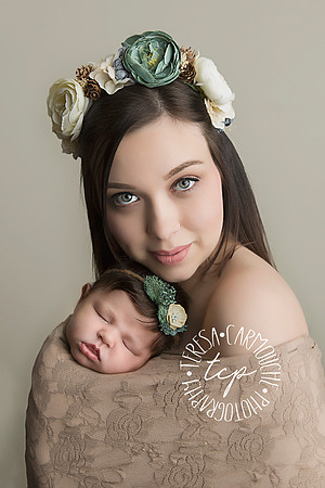 12-6-17_47A7836 teresa carmouche photogrpahy,newborn photography,parent posing, beautiful,  swaddled newborn, newborn smiles,baton rouge newborn photographer, neworleans photographer, neutral, flower