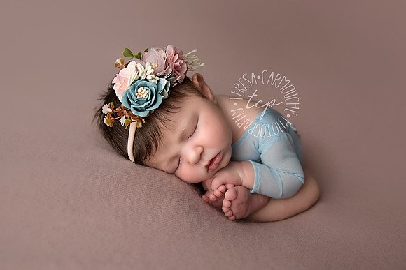 12-6-17_47A7928 teresa carmouche photogrpahy,newborn photography, swaddled newborn, newborn smiles,baton rouge newborn photographer, neworleans photographer, neutral, flower